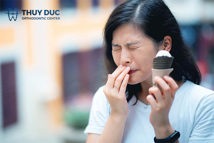 Tại sao răng bị ê buốt khi đeo niềng răng? 1