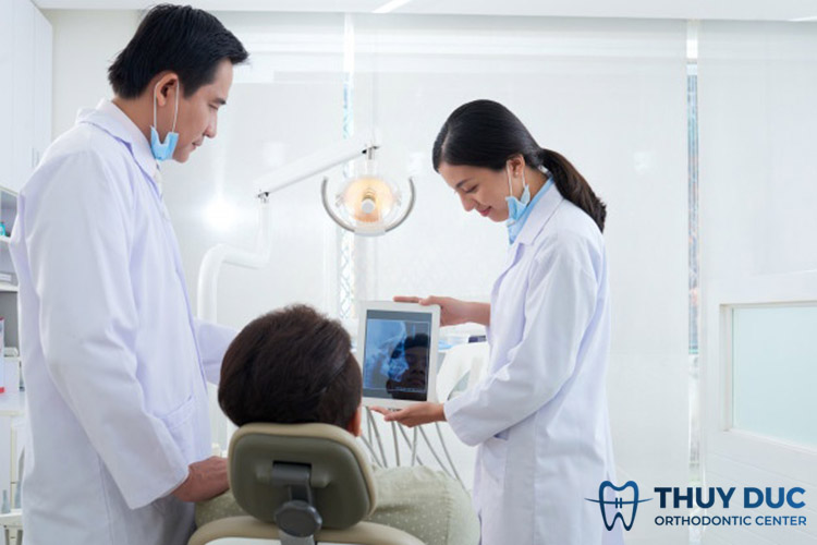 Bác sĩ không có trình độ chuyên môn và kỹ thuật 1