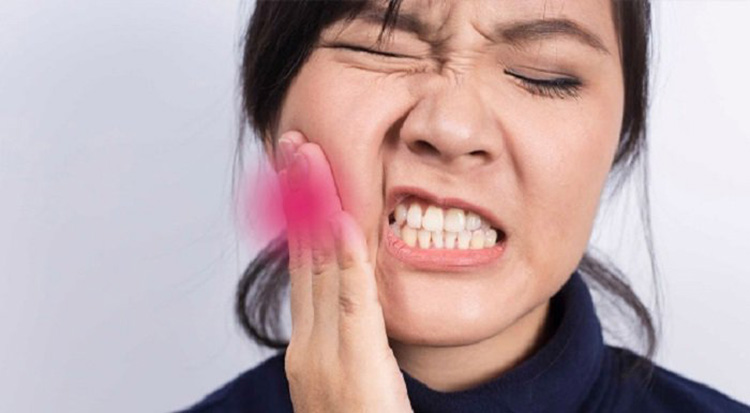 Đóng mở miệng khó khăn, có cảm giác đau 1 Đóng mở miệng khó khăn, có cảm giác đau 1