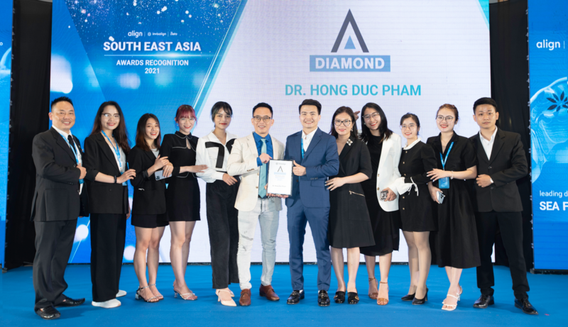 Bác sĩ Phạm Hồng Đức được vinh danh đạt danh hiệu Diamond Invisalign Provider tại Invisalign SEA Forum 2022 2