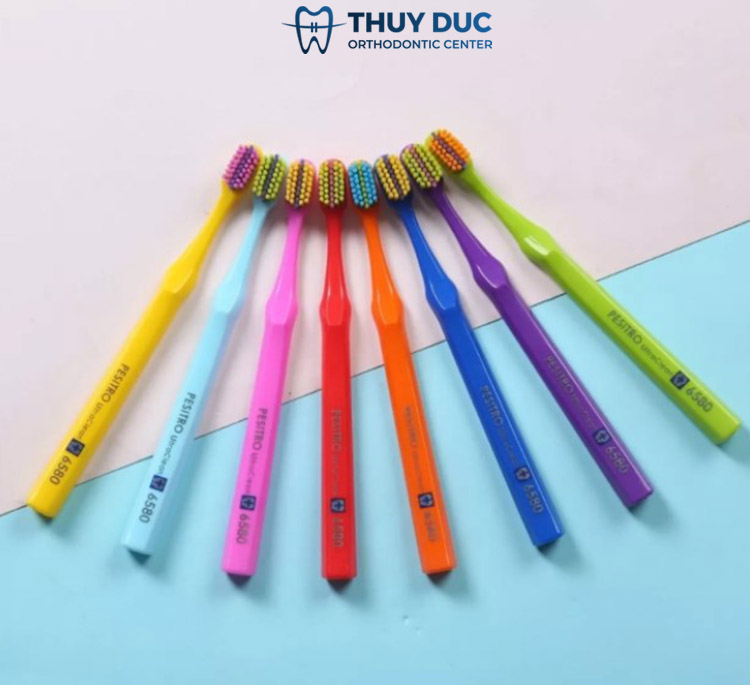 Bàn chải rãnh niềng răng Pesitro 6580 Ultra Soft Ortho 1