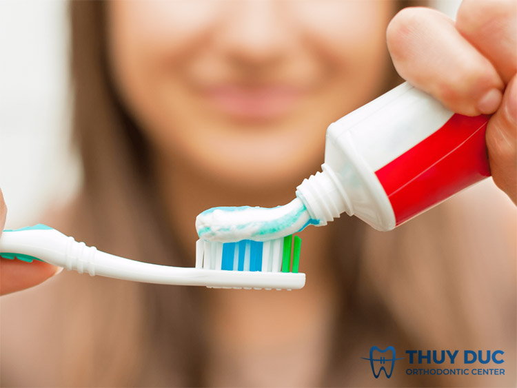 Kem đánh răng Ortho Kin có công dụng gì đặc biệt cho người niềng răng?
