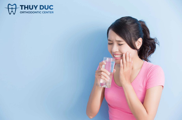 Vì sao phụ nữ thường bị rối loạn khớp thái dương hàm? 1 Vì sao phụ nữ thường bị rối loạn khớp thái dương hàm? 1