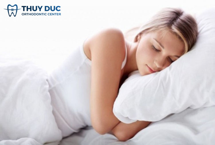 Mặt lệch do thói quen sinh hoạt 1 Mặt lệch do thói quen sinh hoạt 1