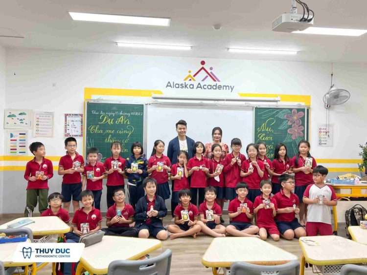 CÁC BẠN NHỎ ƠI, CÙNG BÁC SĨ ĐỨC HỌC CÁCH CHĂM SÓC RĂNG MIỆNG NHÉ! 1 CÁC BẠN NHỎ ƠI, CÙNG BÁC SĨ ĐỨC HỌC CÁCH CHĂM SÓC RĂNG MIỆNG NHÉ! 1