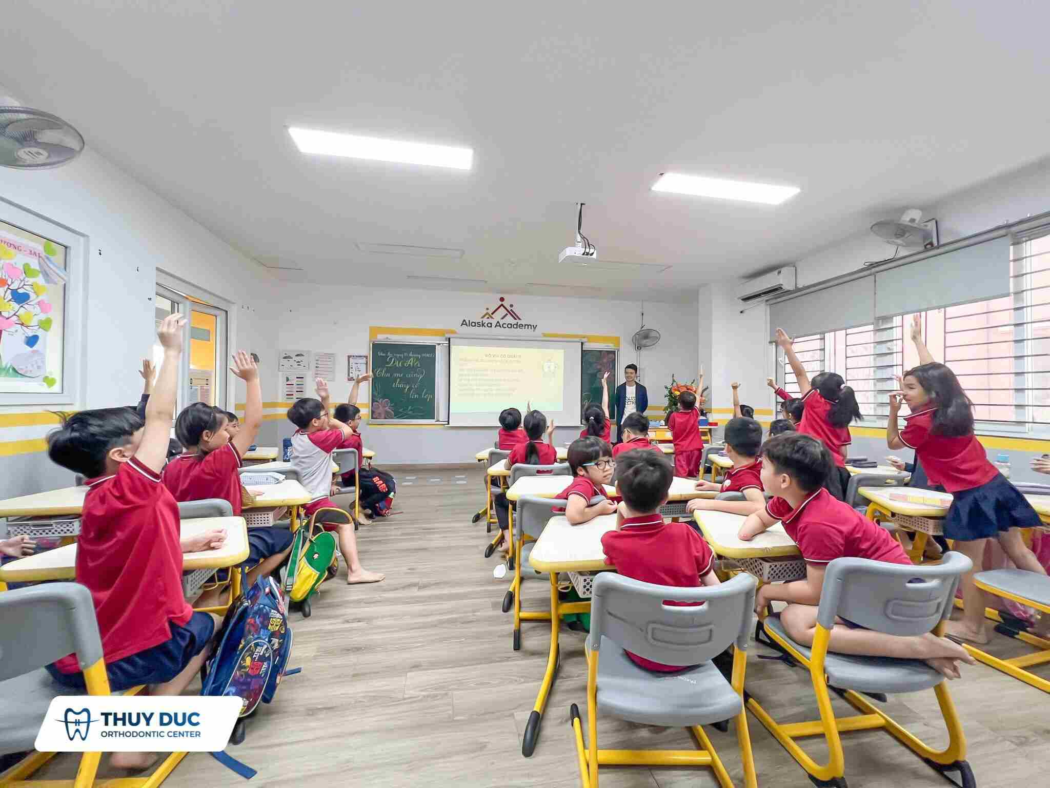 CÁC BẠN NHỎ ƠI, CÙNG BÁC SĨ ĐỨC HỌC CÁCH CHĂM SÓC RĂNG MIỆNG NHÉ! 6 CÁC BẠN NHỎ ƠI, CÙNG BÁC SĨ ĐỨC HỌC CÁCH CHĂM SÓC RĂNG MIỆNG NHÉ! 6