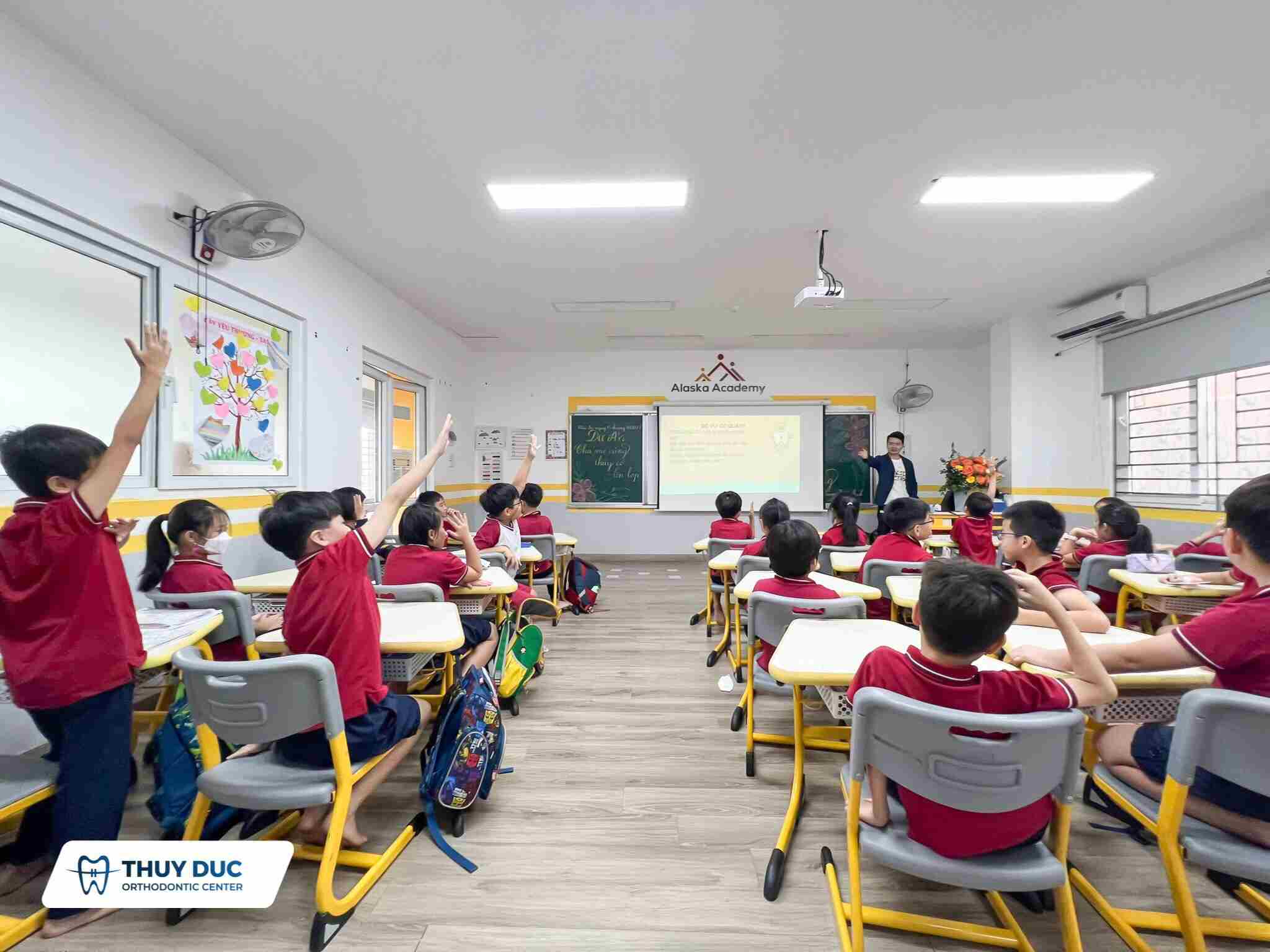 CÁC BẠN NHỎ ƠI, CÙNG BÁC SĨ ĐỨC HỌC CÁCH CHĂM SÓC RĂNG MIỆNG NHÉ! 4 CÁC BẠN NHỎ ƠI, CÙNG BÁC SĨ ĐỨC HỌC CÁCH CHĂM SÓC RĂNG MIỆNG NHÉ! 4