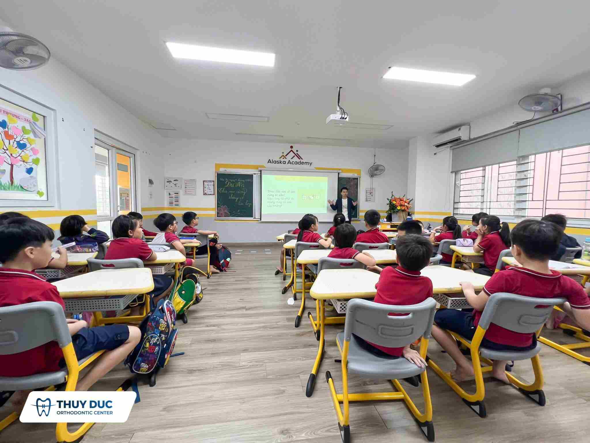 CÁC BẠN NHỎ ƠI, CÙNG BÁC SĨ ĐỨC HỌC CÁCH CHĂM SÓC RĂNG MIỆNG NHÉ! 3 CÁC BẠN NHỎ ƠI, CÙNG BÁC SĨ ĐỨC HỌC CÁCH CHĂM SÓC RĂNG MIỆNG NHÉ! 3