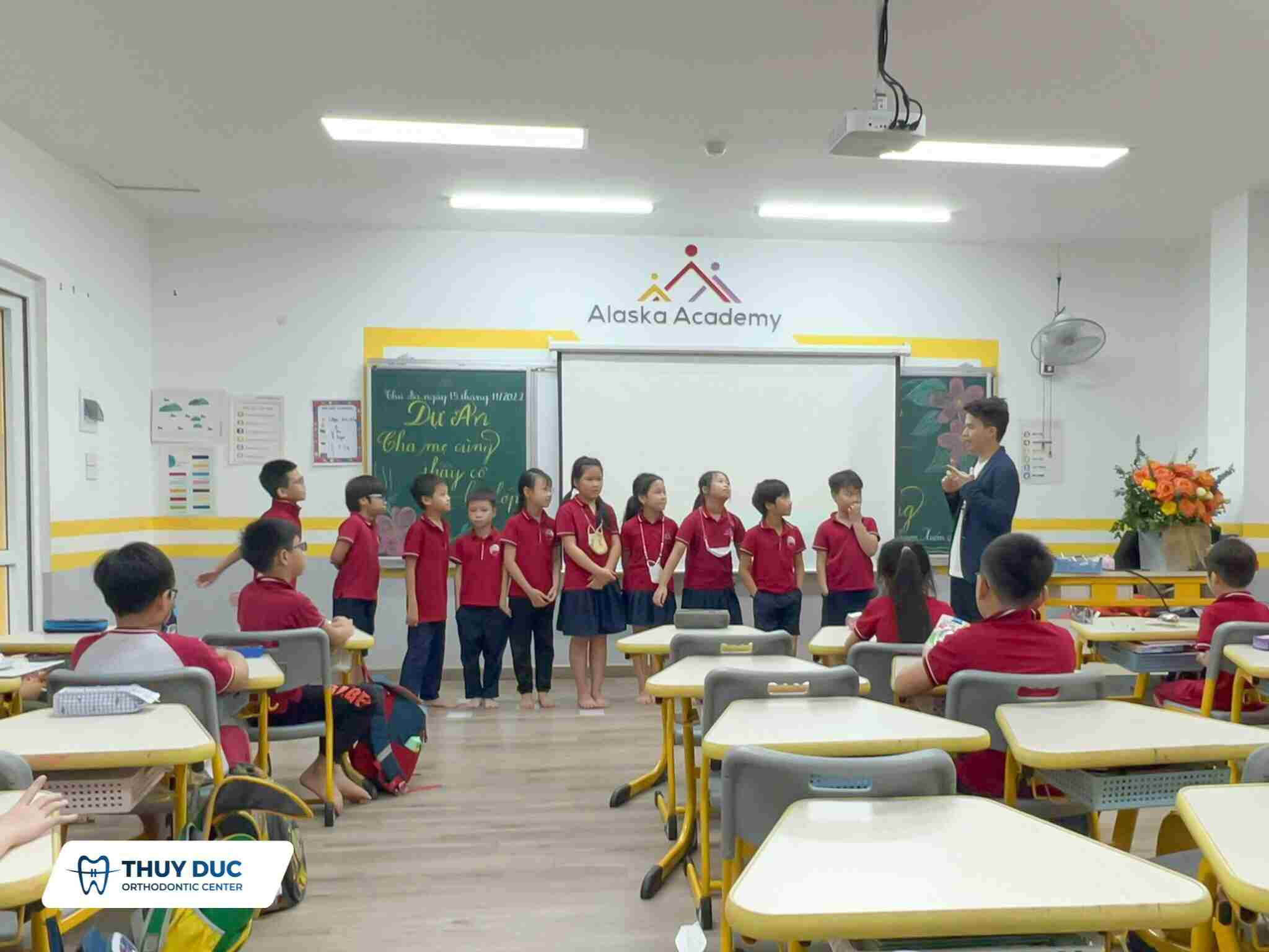 CÁC BẠN NHỎ ƠI, CÙNG BÁC SĨ ĐỨC HỌC CÁCH CHĂM SÓC RĂNG MIỆNG NHÉ! 2 CÁC BẠN NHỎ ƠI, CÙNG BÁC SĨ ĐỨC HỌC CÁCH CHĂM SÓC RĂNG MIỆNG NHÉ! 2