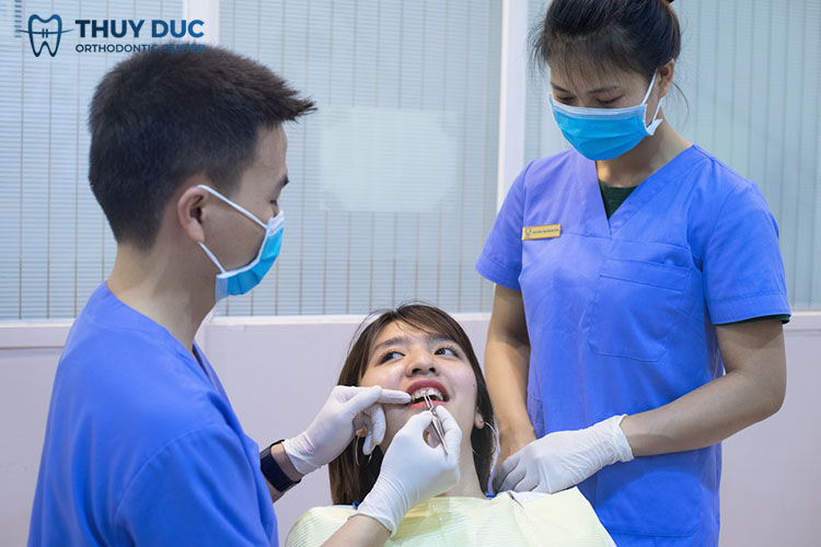 Niềng răng có bị rụng răng không? 1 Niềng răng có bị rụng răng không? 1