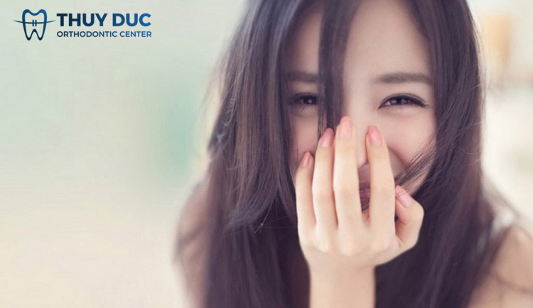 Cười che miệng 1 Cười che miệng 1