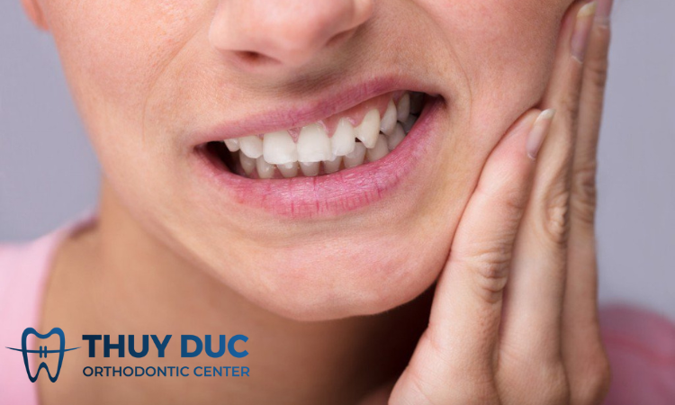 Nhổ răng khôn hàm trên có nguy hiểm không? 1 Nhổ răng khôn hàm trên có nguy hiểm không? 1