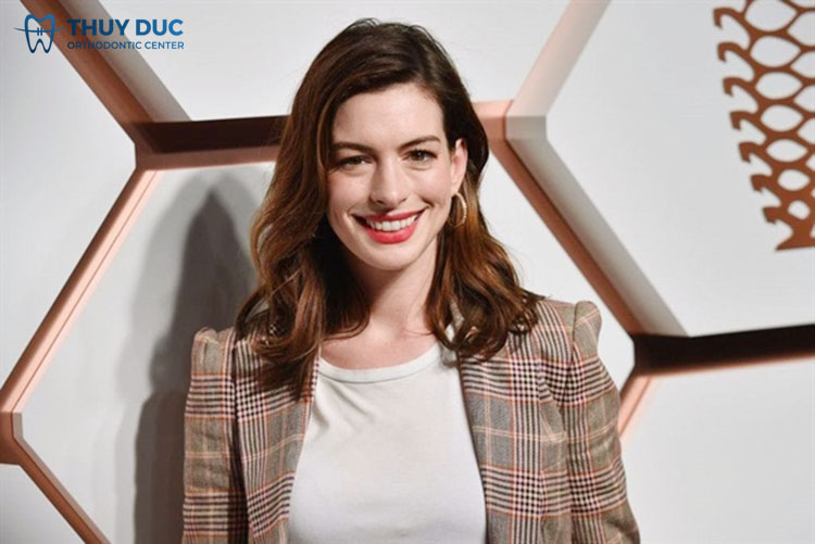 3. Hình ảnh các ngôi sao nổi tiếng có răng đều hạt bắp 9 3. Hình ảnh các ngôi sao nổi tiếng có răng đều hạt bắp 9