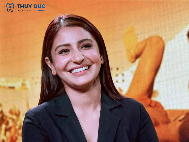 3. Hình ảnh các ngôi sao nổi tiếng có răng đều hạt bắp 12 3. Hình ảnh các ngôi sao nổi tiếng có răng đều hạt bắp 12