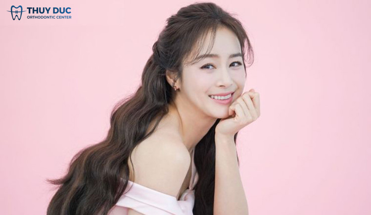 3. Hình ảnh các ngôi sao nổi tiếng có răng đều hạt bắp 3 3. Hình ảnh các ngôi sao nổi tiếng có răng đều hạt bắp 3