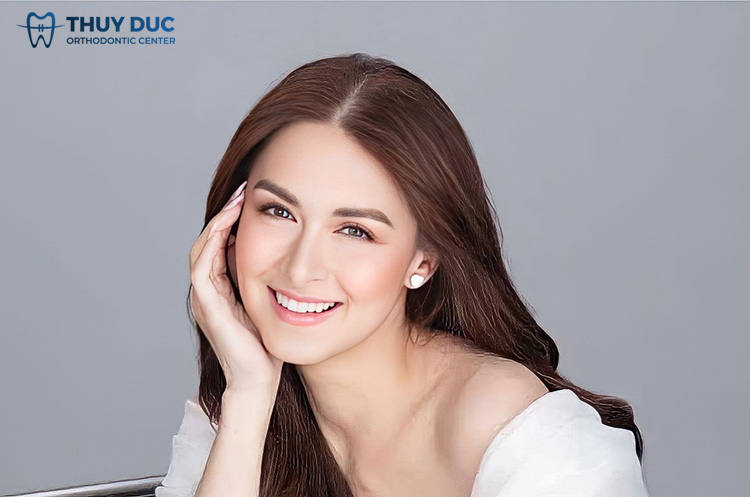 3. Hình ảnh các ngôi sao nổi tiếng có răng đều hạt bắp 1 3. Hình ảnh các ngôi sao nổi tiếng có răng đều hạt bắp 1