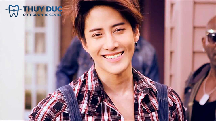 3. Hình ảnh các ngôi sao nổi tiếng có răng đều hạt bắp 14 3. Hình ảnh các ngôi sao nổi tiếng có răng đều hạt bắp 14