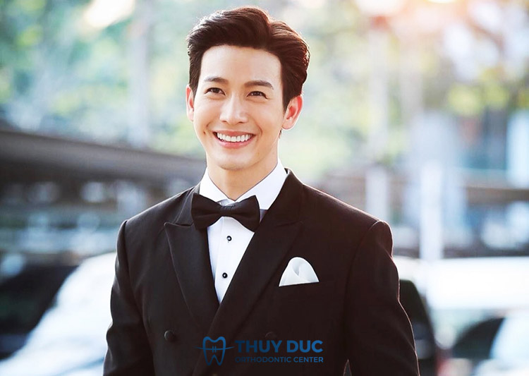 3. Hình ảnh các ngôi sao nổi tiếng có răng đều hạt bắp 13 3. Hình ảnh các ngôi sao nổi tiếng có răng đều hạt bắp 13