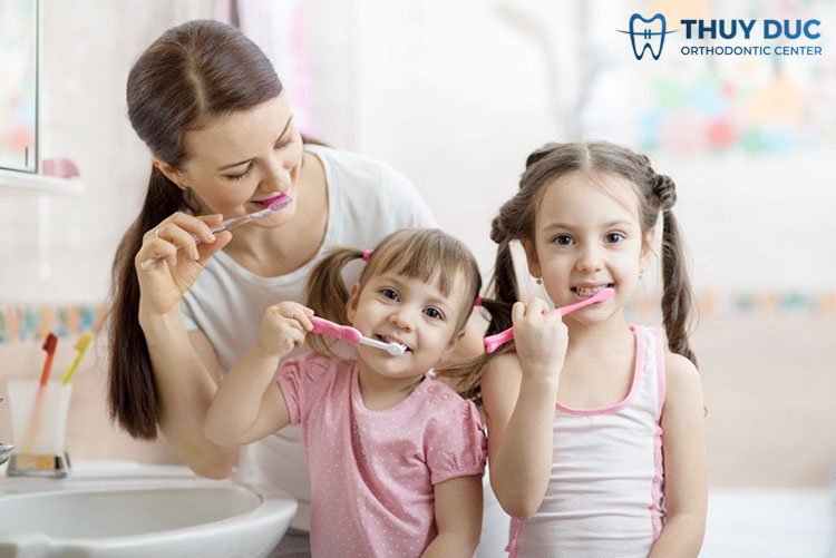 Hướng dẫn trẻ chăm sóc răng miệng 1