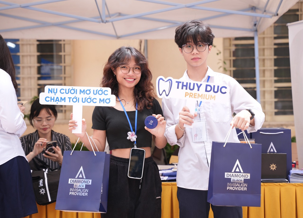 NHA KHOA THÚY ĐỨC X THPT VIỆT ĐỨC: HÂN HẠNH LÀ NHÀ TÀI TRỢ KIM CƯƠNG CHO CHƯƠNG TRÌNH 