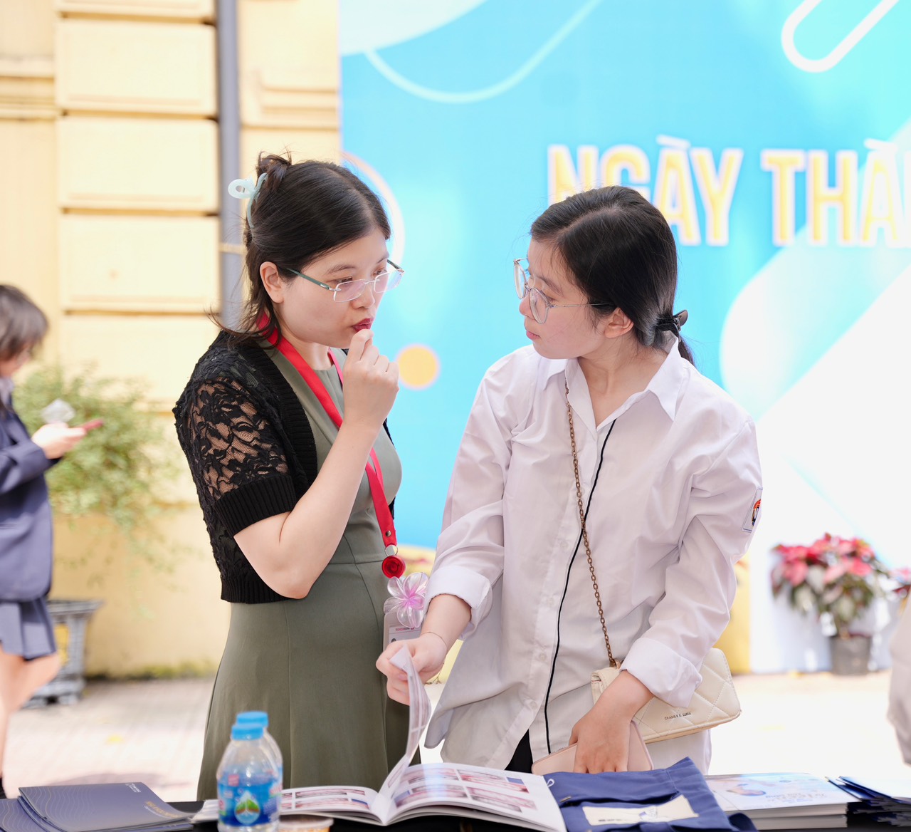 NHA KHOA THÚY ĐỨC X THPT VIỆT ĐỨC: HÂN HẠNH LÀ NHÀ TÀI TRỢ KIM CƯƠNG CHO CHƯƠNG TRÌNH 