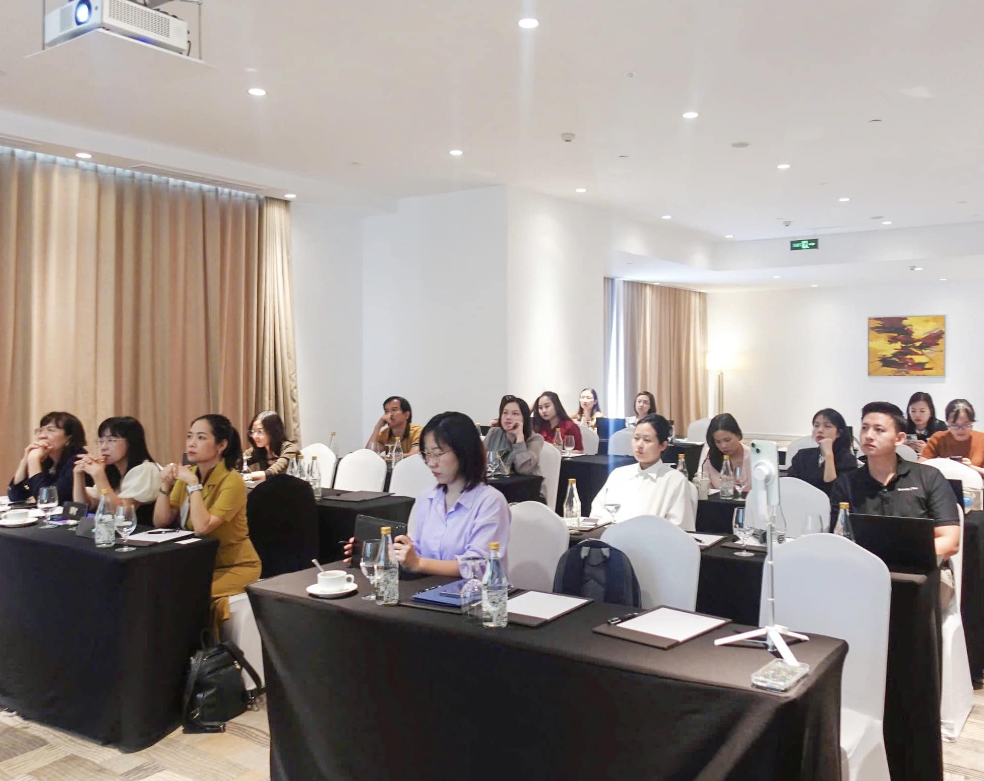 BS. PHẠM HỒNG ĐỨC BÁO CÁO TẠI STUDY CLUB  BS. PHẠM HỒNG ĐỨC BÁO CÁO TẠI STUDY CLUB